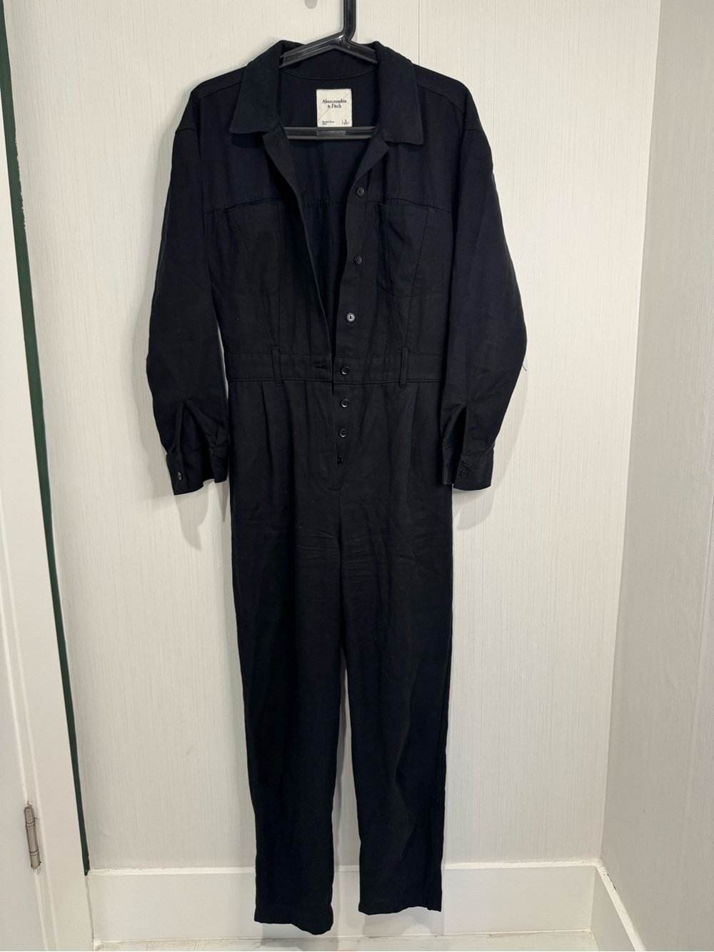 Abercrombie & Fitch Black Long Sleeved Jumpsuit. Black. Small. No flaws noted.